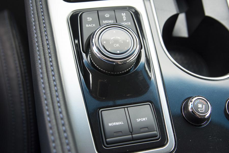 Детали интерьера Nissan Maxima SR 2016 года  (NA) (фото 33 из 36)